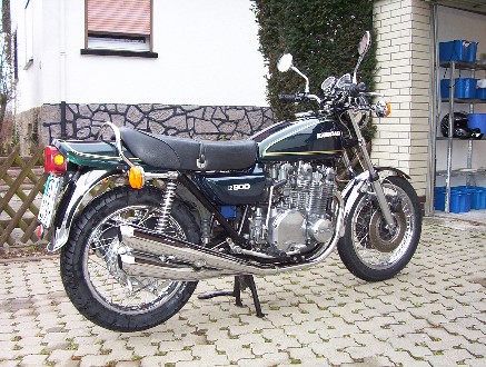 Friends + Bikes
(c) www.kawasaki-z.de