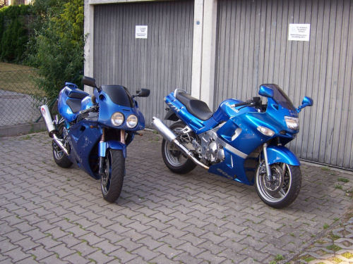 Friends + Bikes
(c) www.kawasaki-z.de